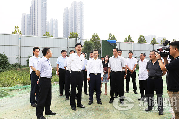 郑州市领导一行视察指导环球国际产业园项目