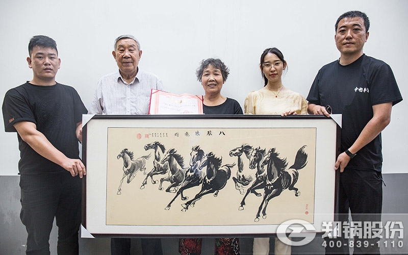 刘本立先生将其画作赠送给环球国际